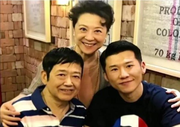 天通盈 76岁王馥荔现状:丈夫离世8个月后,儿子王骁成了她最大的底气